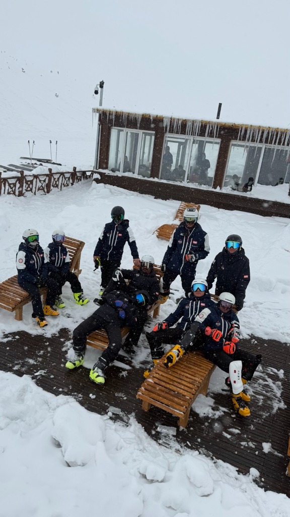 NO 09 SNOWCLUB